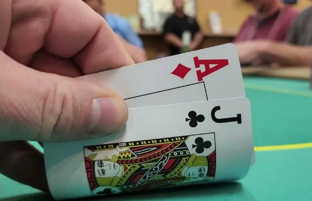 德扑玩法：德州扑克“可玩指数”，告诉你哪些起手牌能玩，哪些是坑